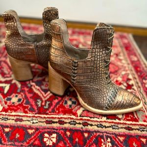 Freebird Jameson Booties Size 8 in Blush Croco- Brand New in box, never worn.